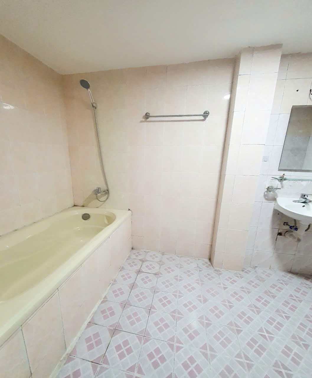 CHO THUÊ MP  GIẢI PHÓNG, HOÀNG MAI, 102M2, 4 TẦNG, 6 PHÒNG, 6 WC, 35 TRIỆU - VỈA HÈ RỘNG - Ảnh 3